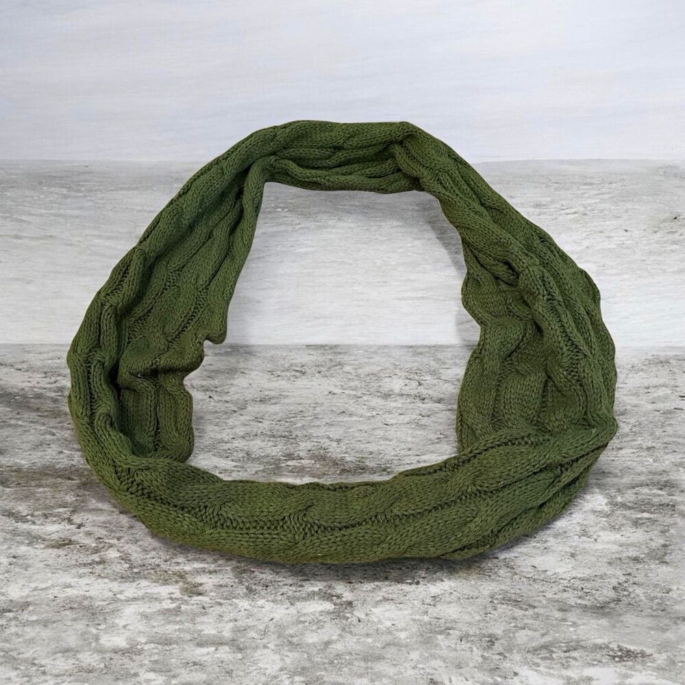 C.C Exclusives Green Cable-Knit Knit Infinity Scarf 100% Acrylic One Size BB320